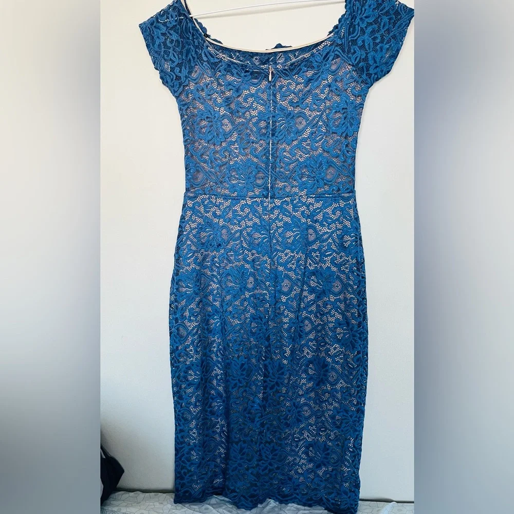 Lace dress - Picture 5 of 7